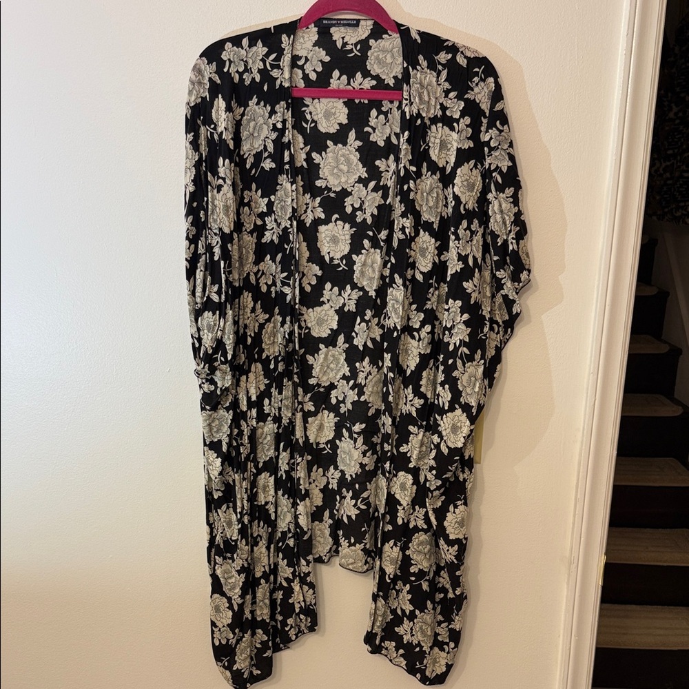 Brandy Melville Black and White Floral Kimono
